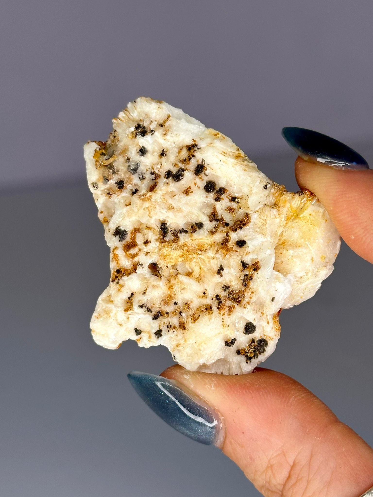 Vanadinite Cluster on Matrix