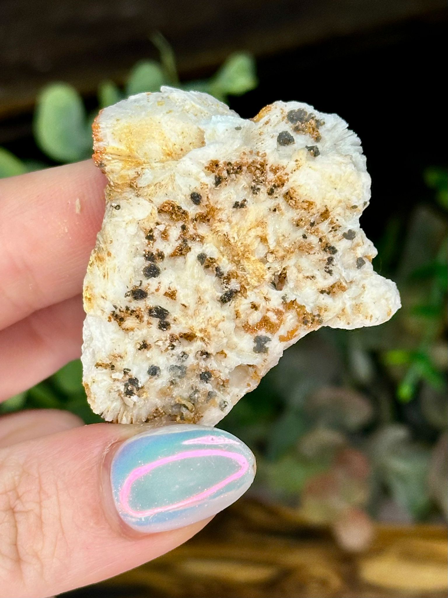 Vanadinite on Barite