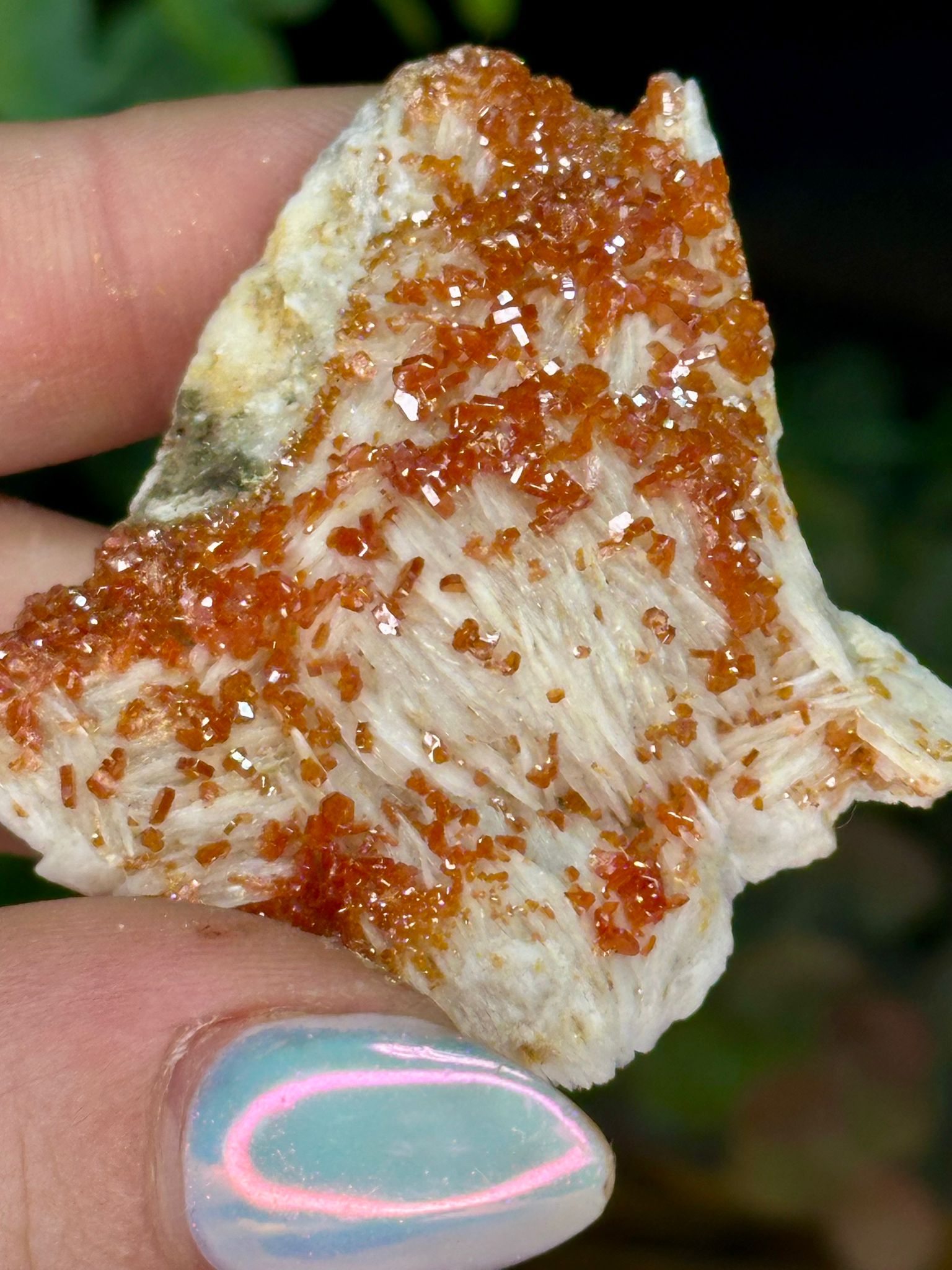 Vanadinite on Barite