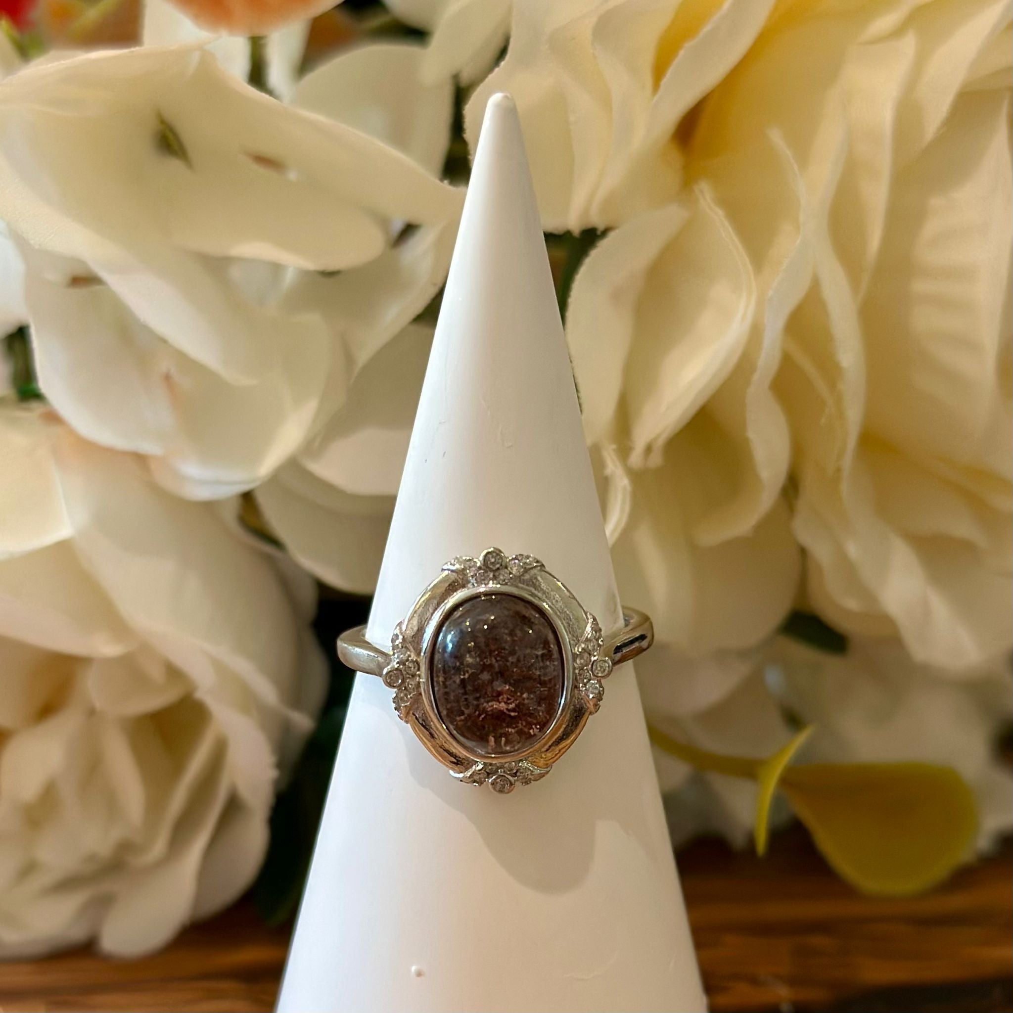 Red Garden Quartz Ring – Oval Cabochon with Vintage Setting