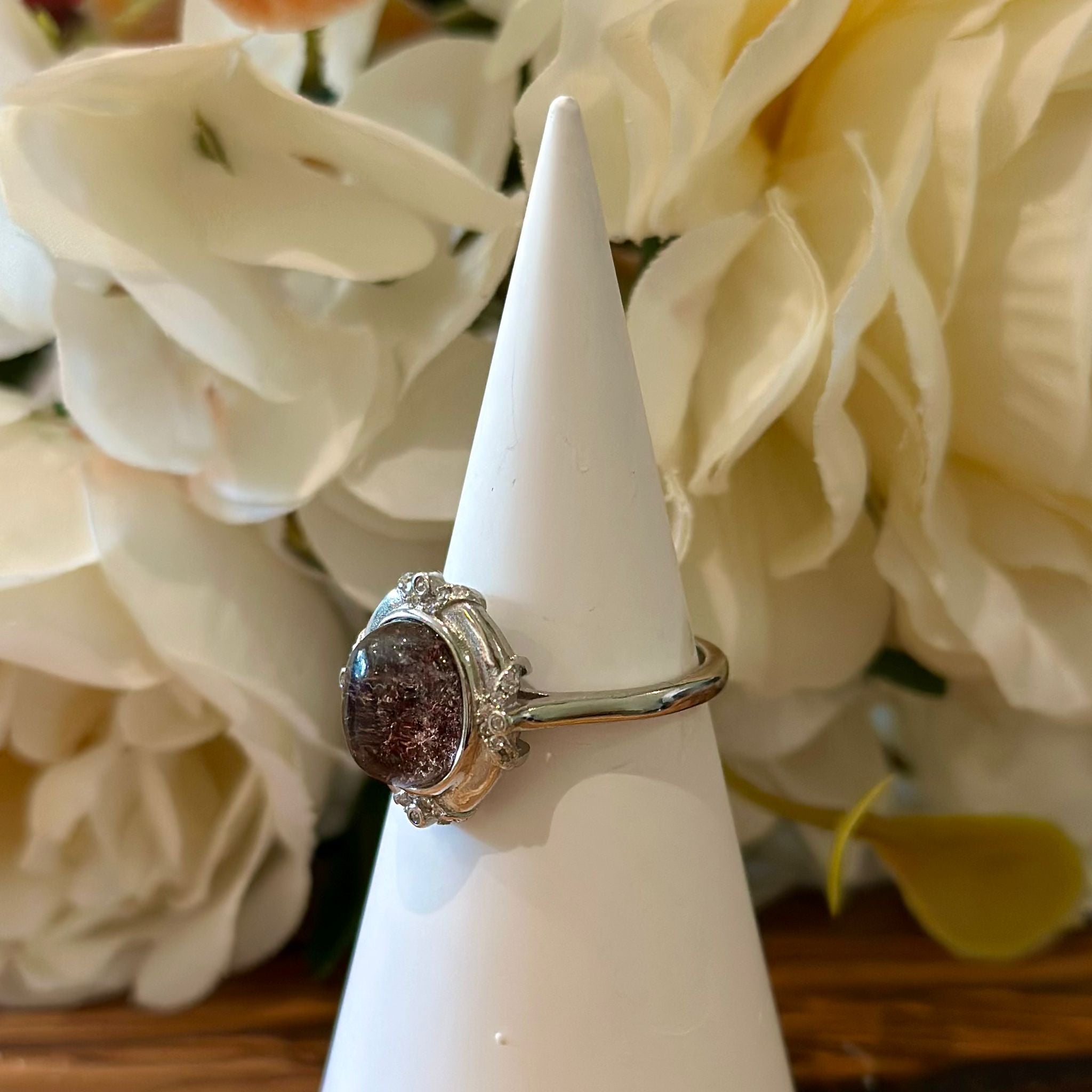 Red Garden Quartz Ring – Oval Cabochon with Vintage Setting