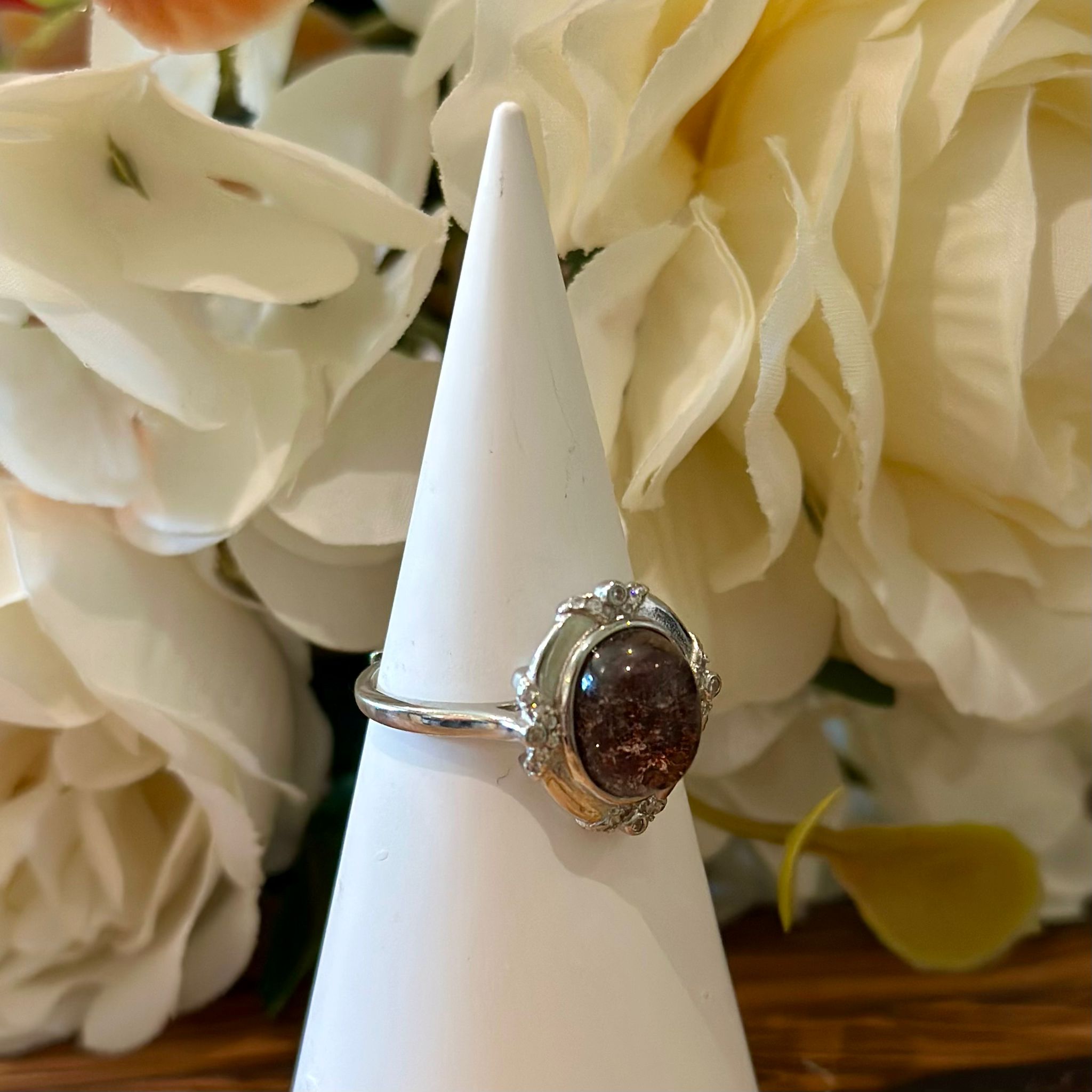 Red Garden Quartz Ring – Oval Cabochon with Vintage Setting
